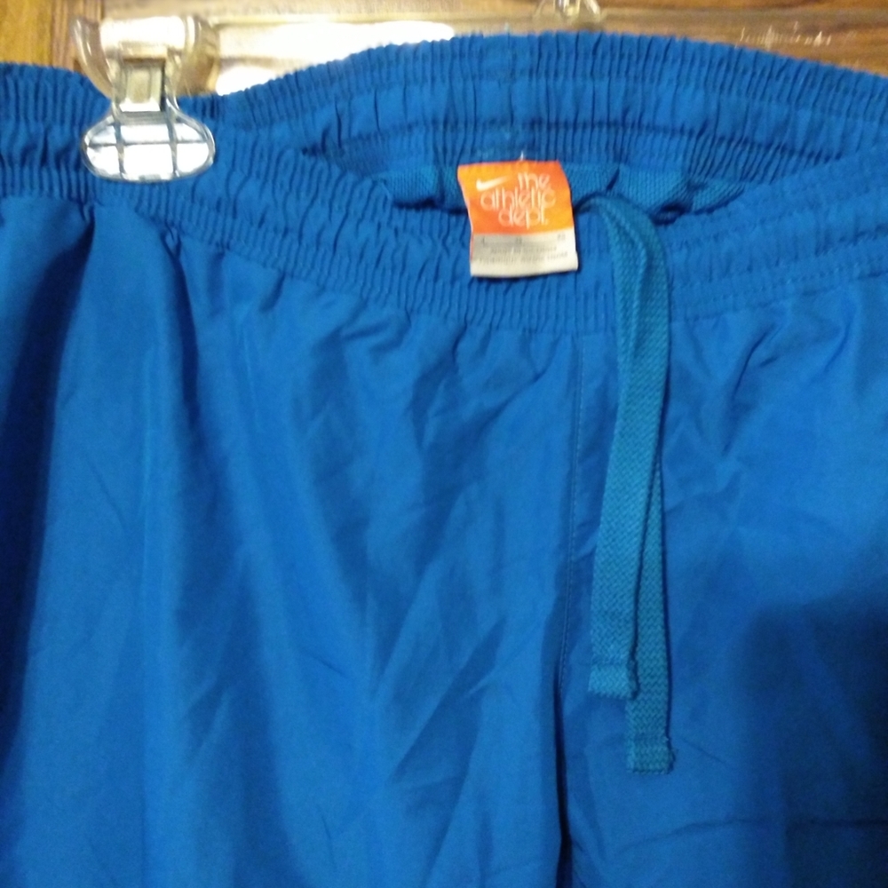 Nike top & Capri pants - Picture 3 of 5
